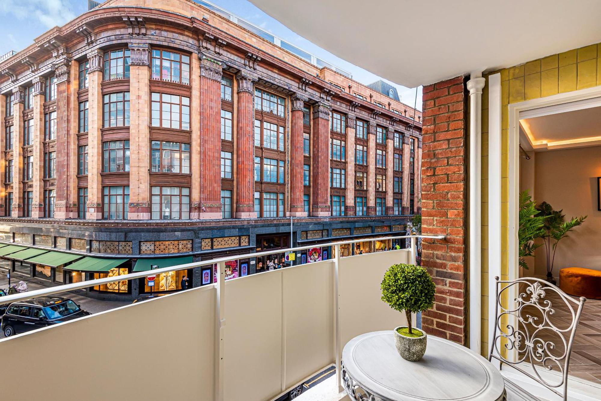 Luxury Living In Knightsbridge Private Balcony View Of Harrods, 2Br2Ba With Ac ลอนดอน ภายนอก รูปภาพ
